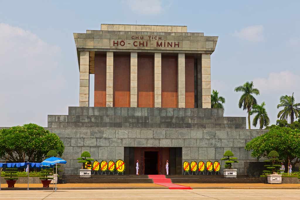 hanoi-ho-chi-minh-mausoleum-01