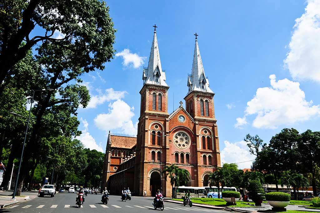 ho-chi-minh-notre-dame-cathedral-01