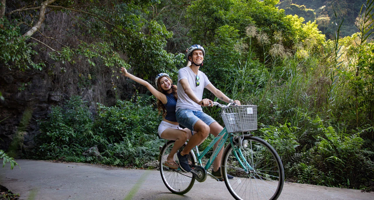 scarlet-biking-in-halong
